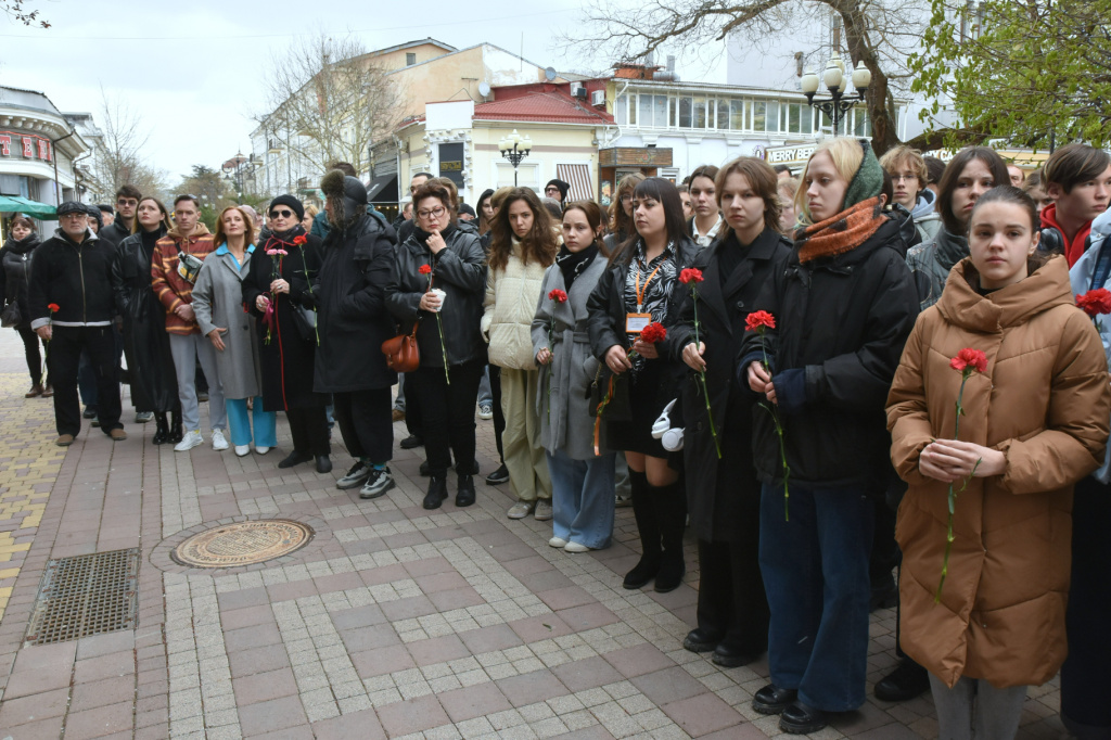 2025-04-10-17-30-45_День памяти погибших актеров 024.jpg