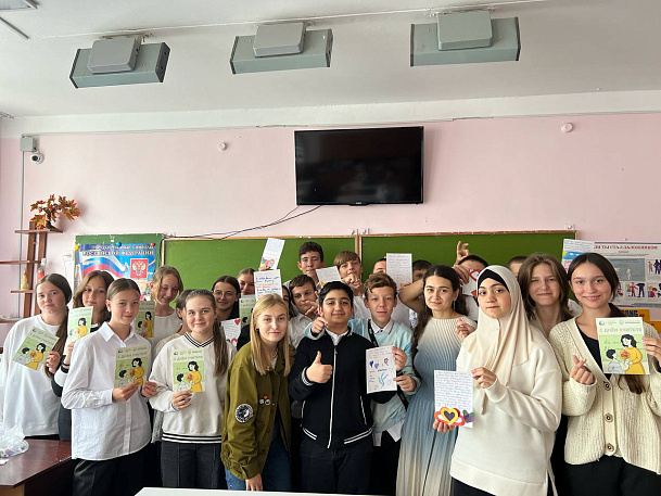 В рамках Года педагога и наставника в школах прошла Всероссийская акция «Спасибо, учителя»