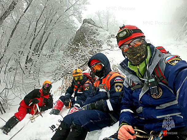 Крымские спасатели настоятельно рекомендуют соблюдать правила безопасного поведения в местах зимнего отдыха
