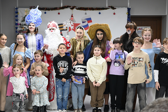 Студотряды Крыма организовали новогоднее представление для детей из семей участников СВО 